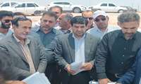 معاون آب و خاک وزارت جهادکشاورزی به همراه سید محمد مولوی در پنجمین روز از هفته جهاد کشاورزی، از بخش اروند کنار شهرستان آبادان بازدید کرند.