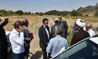 بازدید صفدر نیازی معاون آب و خاک وزارت جهاد کشاورزی از باغات و مزارع روستای زوارق بناب و بررسی میزان خسارت وارد شده به بخش کشاورزی این روستا به دلیل نبود آب کافی در پایاب سد علویان با حضور نماینده مردم شهرستان در مجلس شورای اسلامی، رئیس سازمان جهاد کشاورزی استان آذربایجان شرقی، مدیرکل دفتر توسعه شبکه های آبیاری و زهکشی ، فرماندار شهرستان بناب و مسئولین استانی و شهرستان